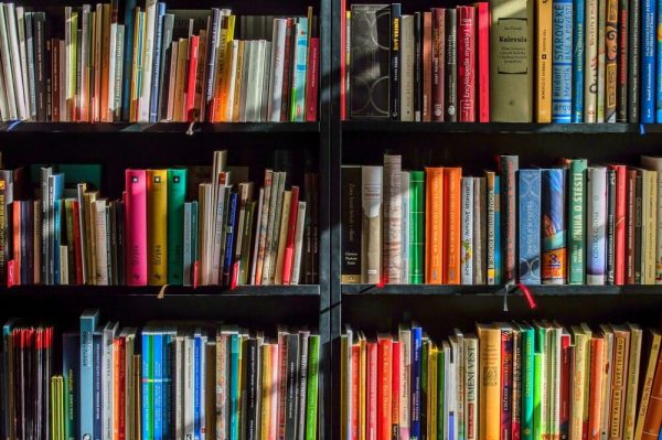 boeken in een boekenkast