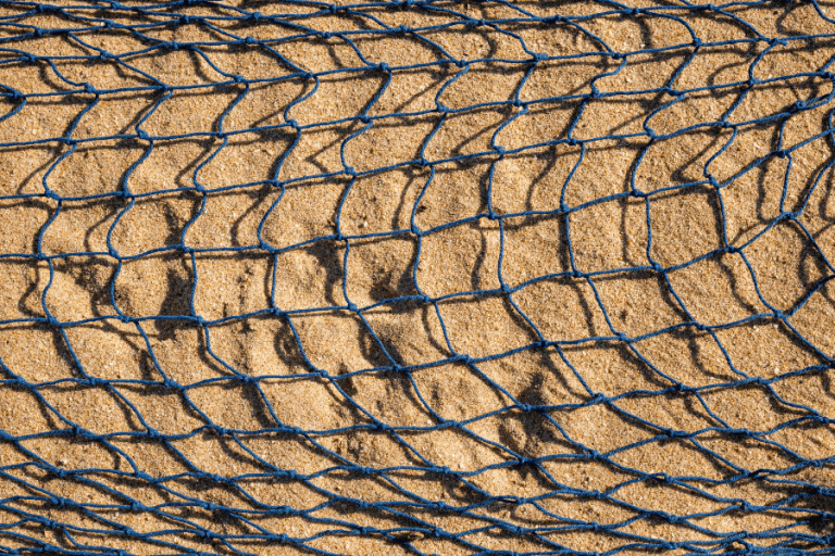 Net blauw in zand